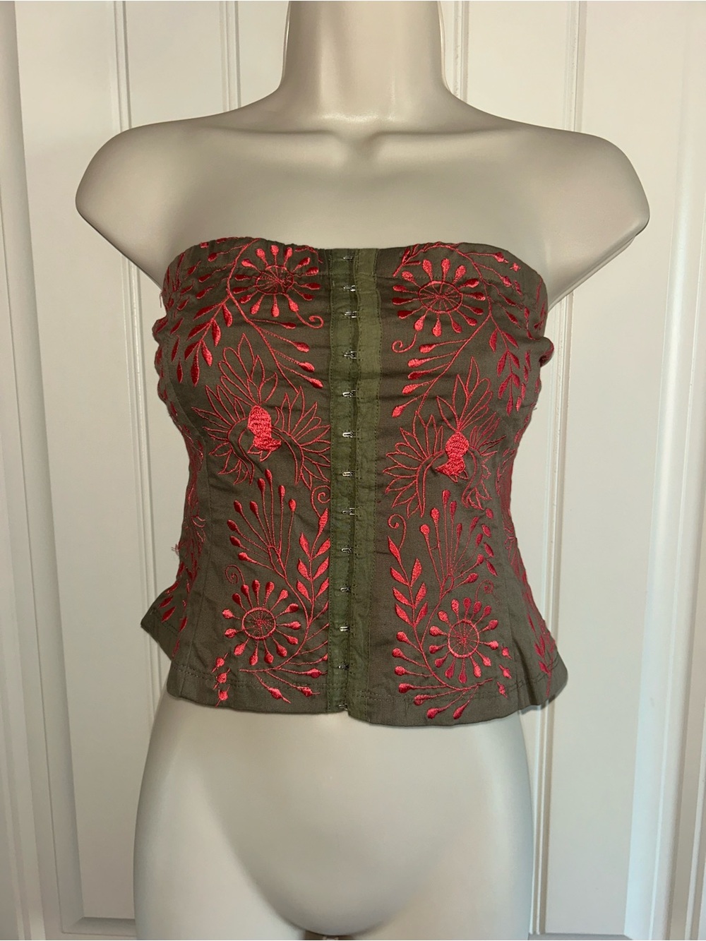 NEW Nolita Olive Strapless Embroidered Bustier Camisole with Coral Accents Sz M